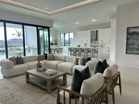 207 Se Bella Strano Port Saint Lucie FL 34984