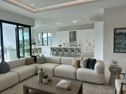 207 Se Bella Strano Port Saint Lucie FL 34984