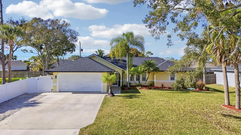 2374 Sw Chateau Terrace Port Saint Lucie FL 34953