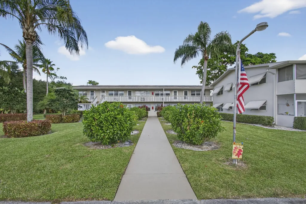 16 Sussex A West Palm Beach FL 33417