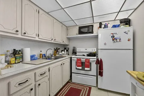 16 Sussex A West Palm Beach FL 33417