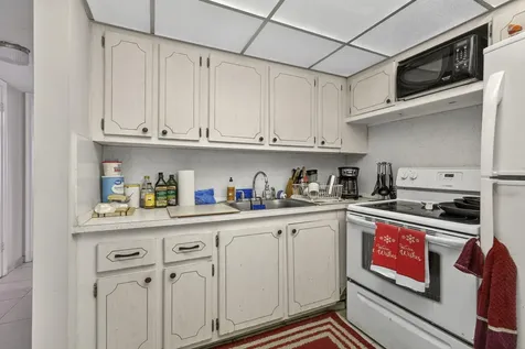 16 Sussex A West Palm Beach FL 33417