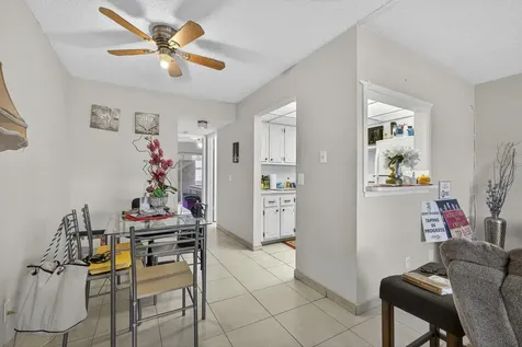 16 Sussex A West Palm Beach FL 33417