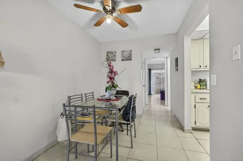 16 Sussex A West Palm Beach FL 33417