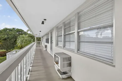 16 Sussex A West Palm Beach FL 33417