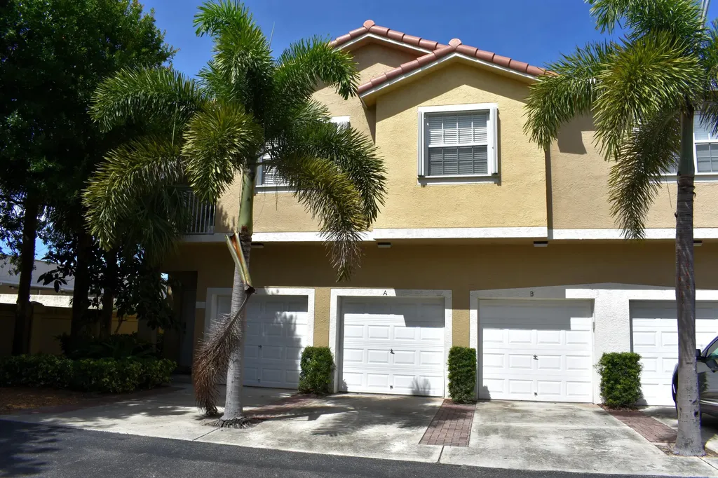 102 Lighthouse Circle Tequesta FL 33469