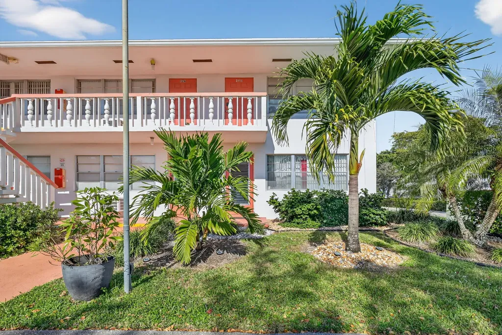 113 Windsor F West Palm Beach FL 33417