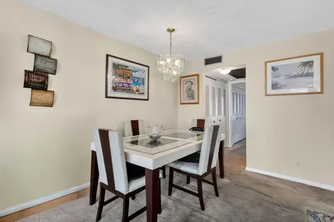 113 Windsor F West Palm Beach FL 33417