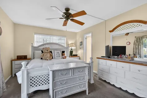 113 Windsor F West Palm Beach FL 33417