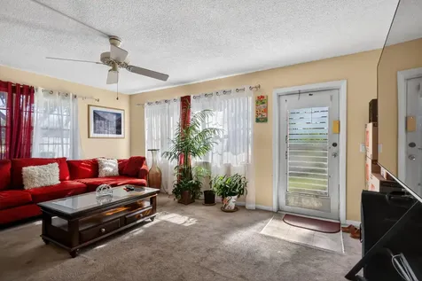 113 Windsor F West Palm Beach FL 33417