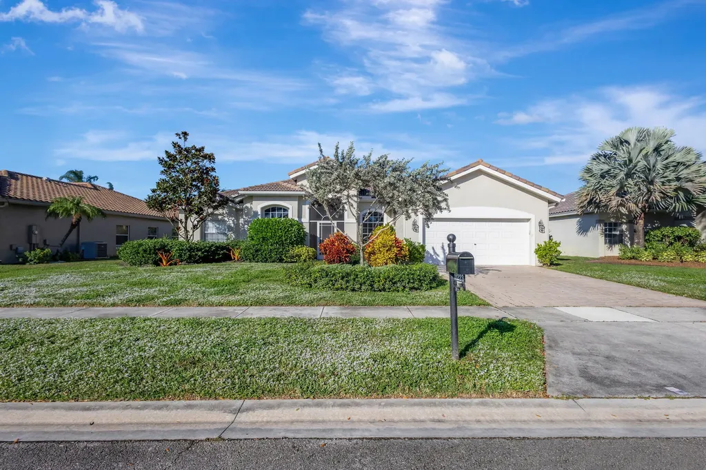 11223 Edgewater Circle Wellington FL 33414