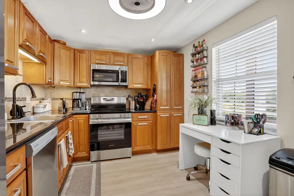 3960 Oaks Clubhouse Drive Pompano Beach FL 33069