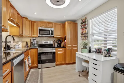 3960 Oaks Clubhouse Drive Pompano Beach FL 33069