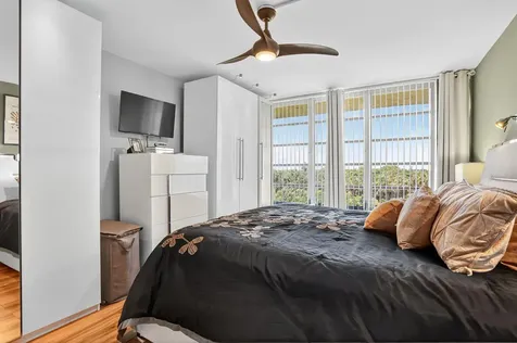 3960 Oaks Clubhouse Drive Pompano Beach FL 33069