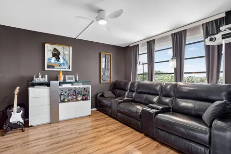 3960 Oaks Clubhouse Drive Pompano Beach FL 33069