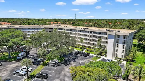 3960 Oaks Clubhouse Drive Pompano Beach FL 33069