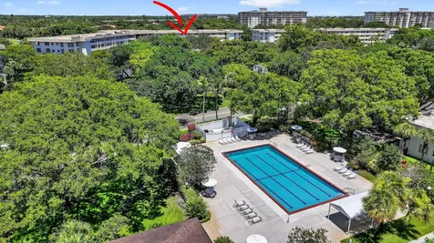 3960 Oaks Clubhouse Drive Pompano Beach FL 33069