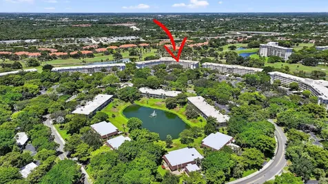 3960 Oaks Clubhouse Drive Pompano Beach FL 33069