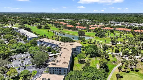 3960 Oaks Clubhouse Drive Pompano Beach FL 33069