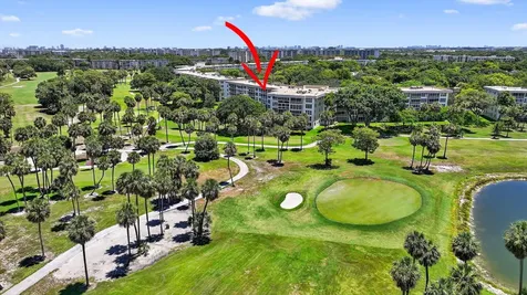 3960 Oaks Clubhouse Drive Pompano Beach FL 33069
