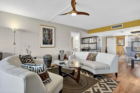 3960 Oaks Clubhouse Drive Pompano Beach FL 33069
