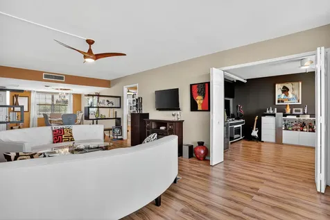 3960 Oaks Clubhouse Drive Pompano Beach FL 33069
