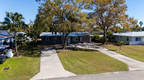 477 Se Asbury Lane Port Saint Lucie FL 34983