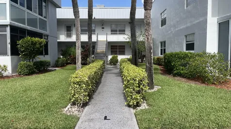 568 Burgundy L Delray Beach FL 33484