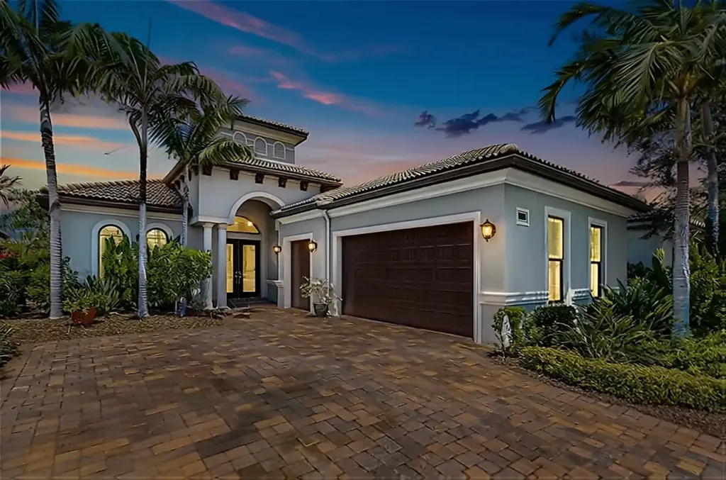 183 Se Calmo Circle Port Saint Lucie FL 34984