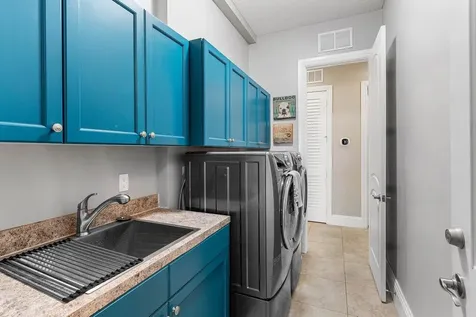 183 Se Calmo Circle Port Saint Lucie FL 34984