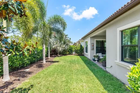 183 Se Calmo Circle Port Saint Lucie FL 34984