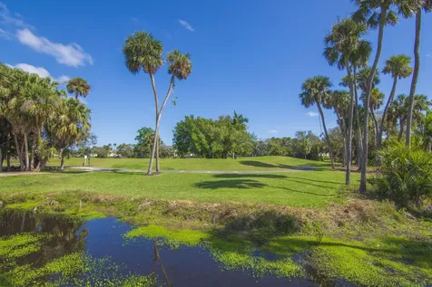 69 Royal Oak Court Vero Beach FL 32962
