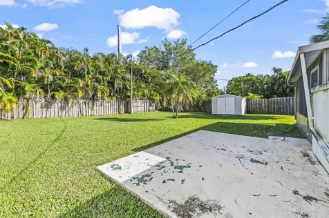 105 Ne 2nd Place Dania FL 33004