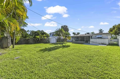 105 Ne 2nd Place Dania FL 33004