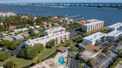 890 N Federal Highway Lantana FL 33462