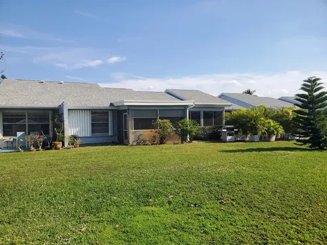 4195 Lucerne Villas Lane Lake Worth FL 33467