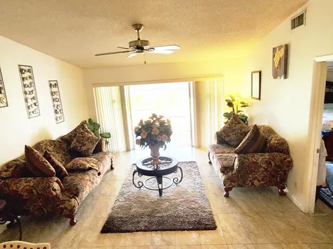 4195 Lucerne Villas Lane Lake Worth FL 33467