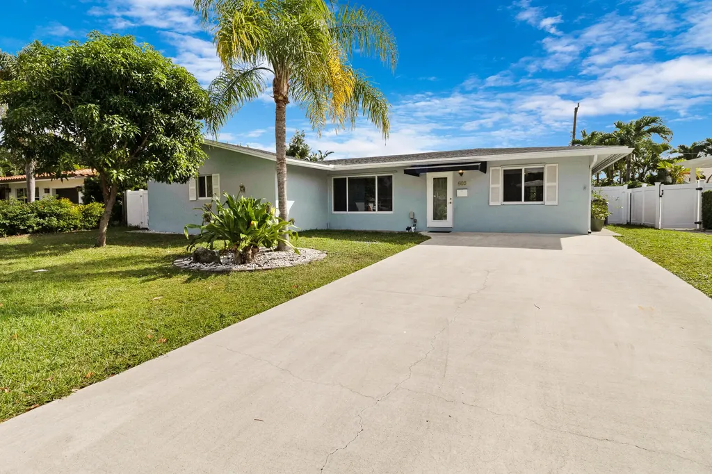 912 Se 8th Court Deerfield Beach FL 33441