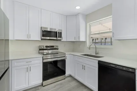 912 Se 8th Court Deerfield Beach FL 33441