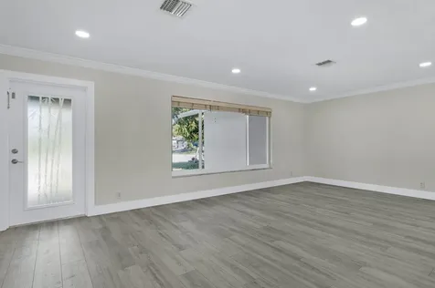 912 Se 8th Court Deerfield Beach FL 33441