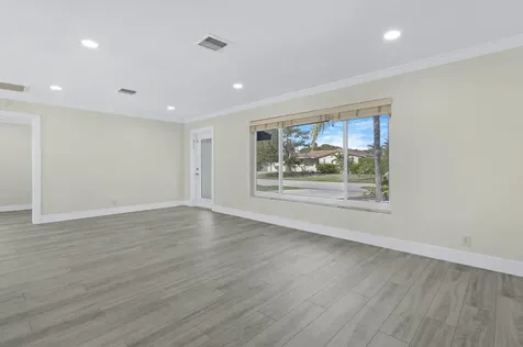 912 Se 8th Court Deerfield Beach FL 33441