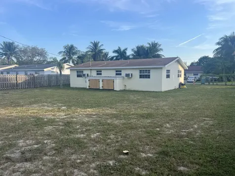 203 SE 4 Avenue Boynton Beach FL 33435