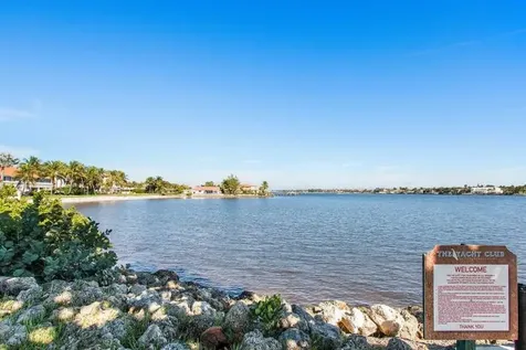 107 Yacht Club Way Hypoluxo FL 33462