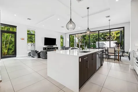 820 Ne 7th Avenue Delray Beach FL 33483