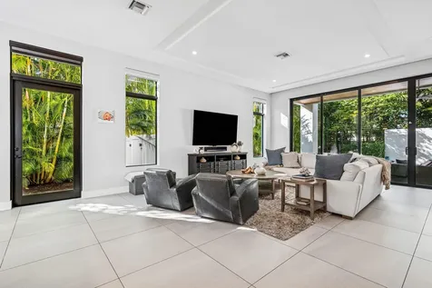 820 Ne 7th Avenue Delray Beach FL 33483