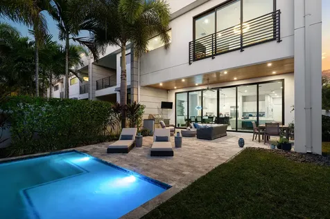 820 Ne 7th Avenue Delray Beach FL 33483