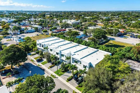 820 Ne 7th Avenue Delray Beach FL 33483