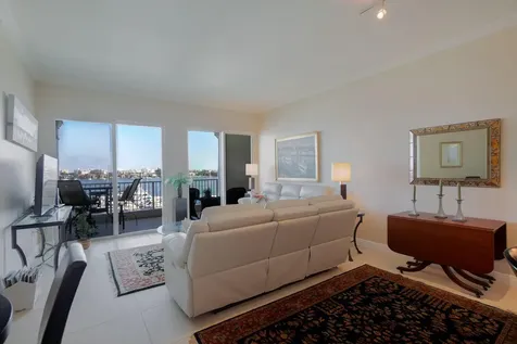 806 E Windward Way Lantana FL 33462
