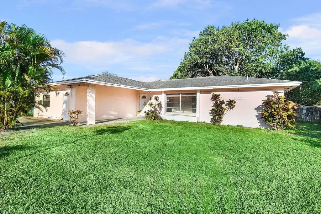 2652 Iroquois Avenue Fort Pierce FL 34946