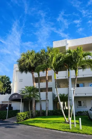 3178 Via Poinciana Lake Worth FL 33467